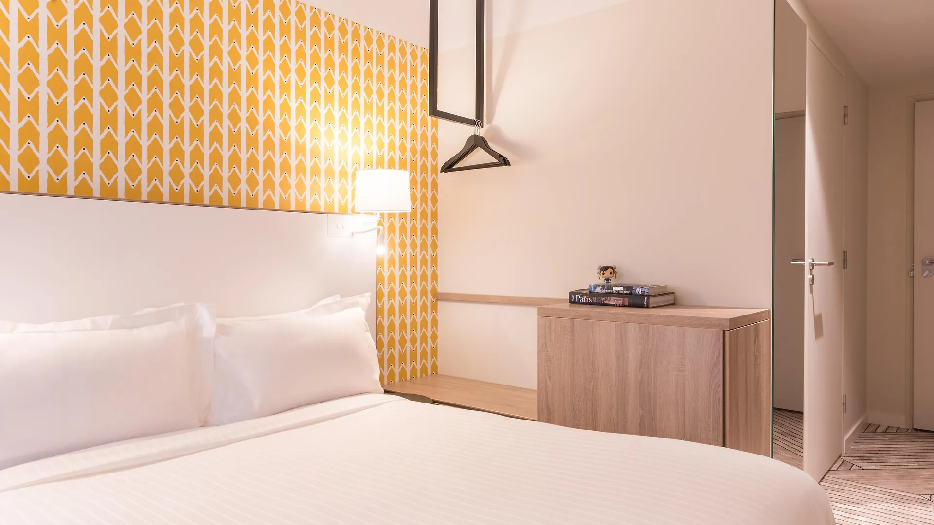 The Originals Boutique, Hotel Maison Montmartre Paris Les Puces 4*,