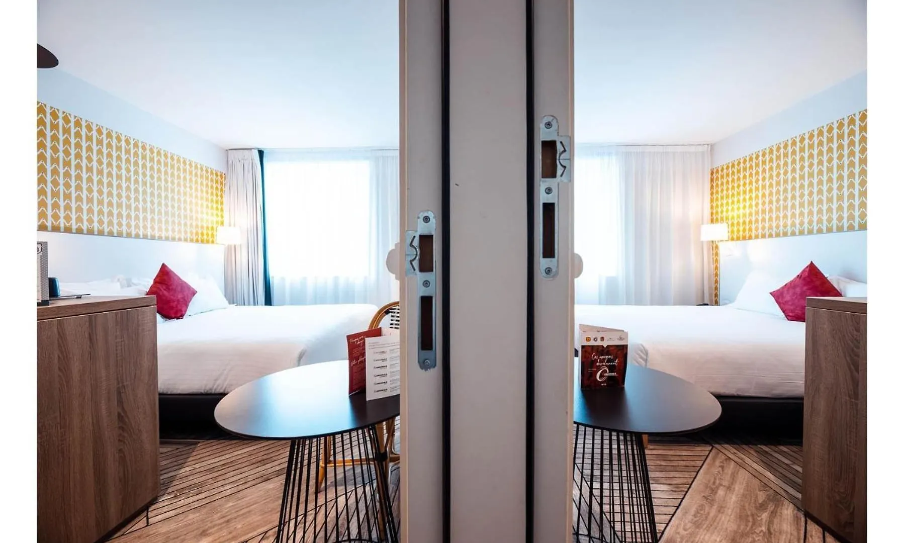 The Originals Boutique, Hotel Maison Montmartre Paris Les Puces