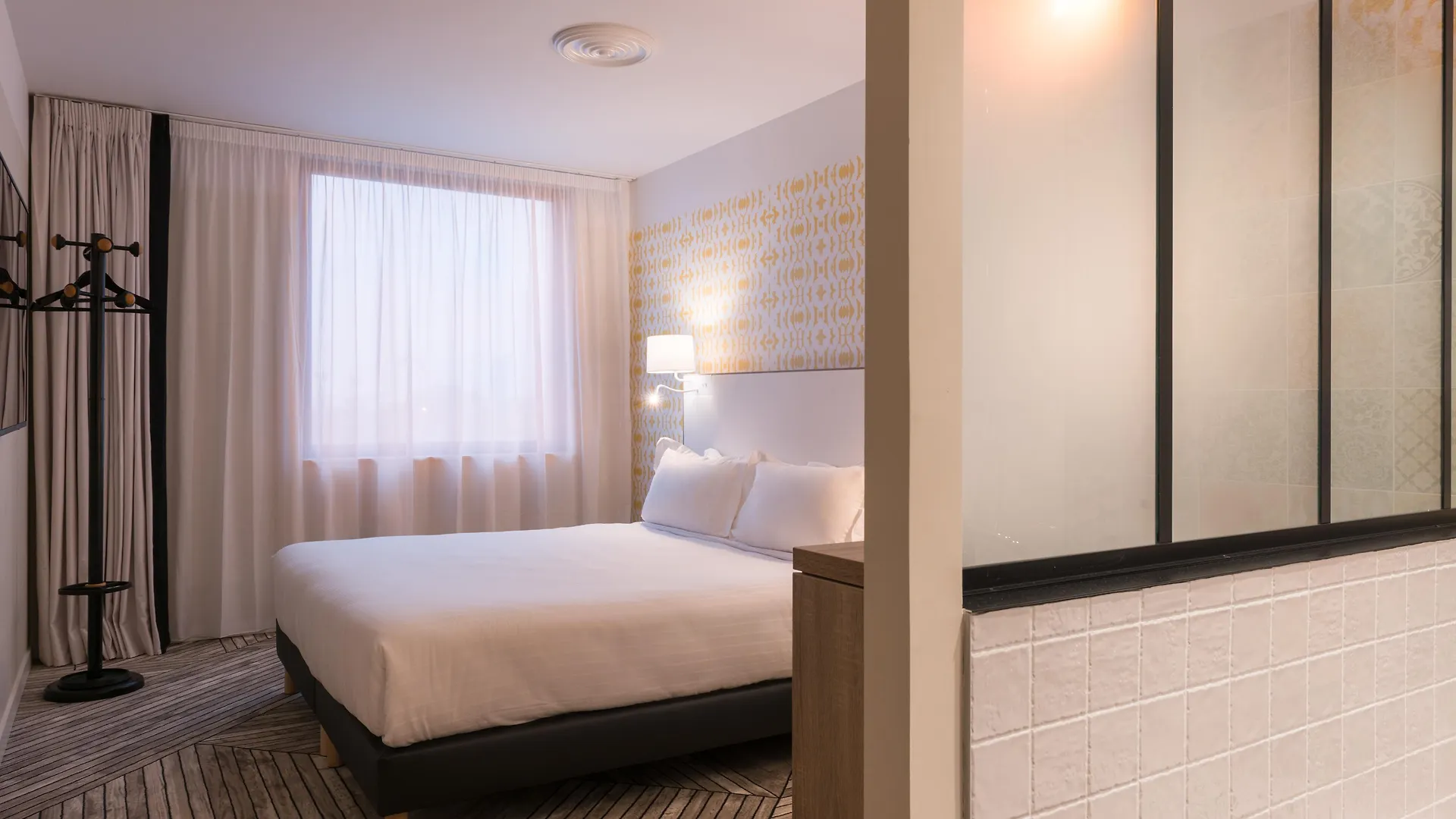 The Originals Boutique, Hotel Maison Montmartre Paris Les Puces